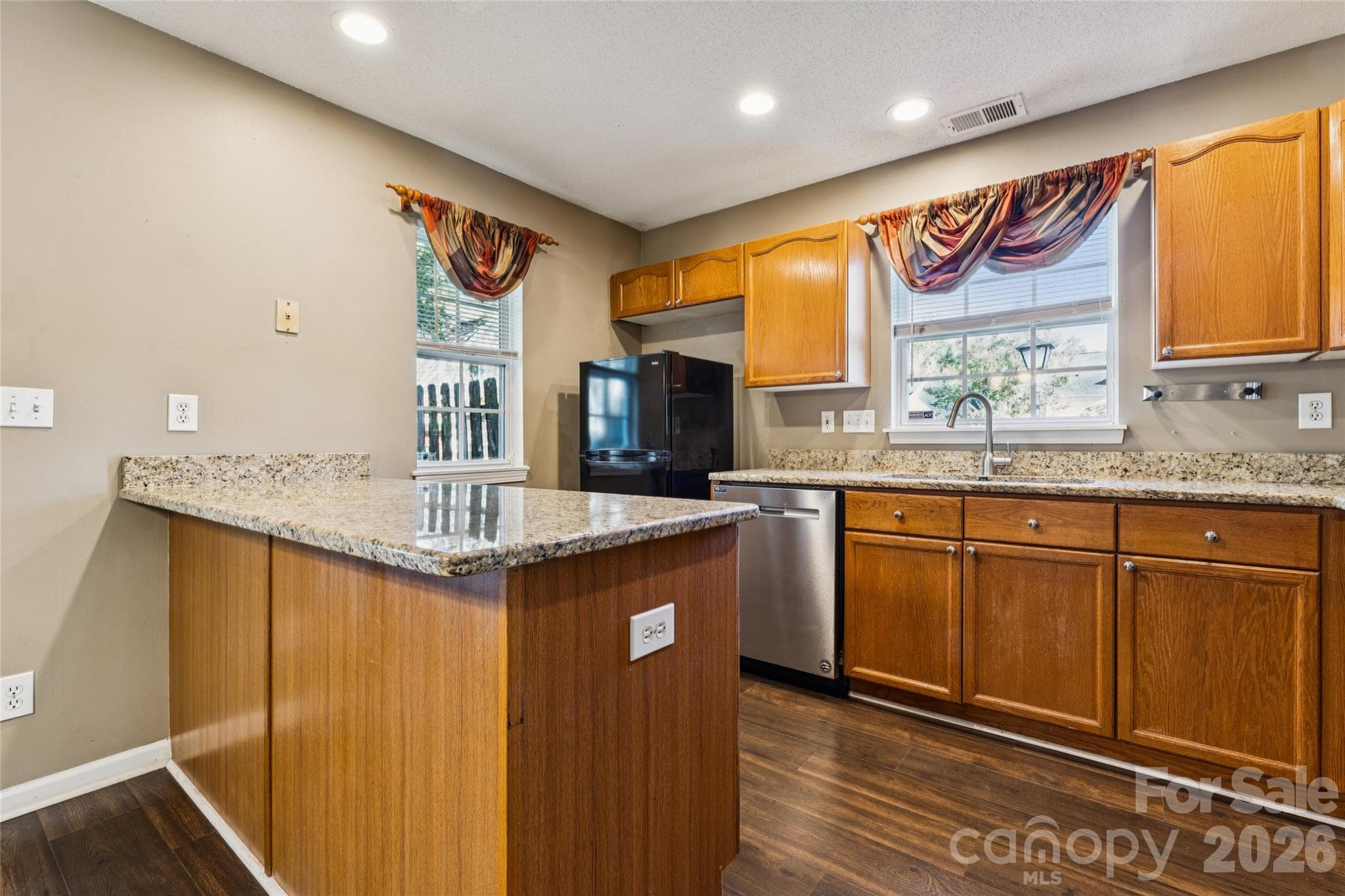 Kitchen - 735 Mountainwater Drive, Charlotte