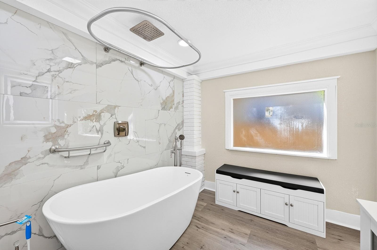 Primary en suite's Garden tub with overhead rain shower - 211 S MAPLE AVE, SANFORD