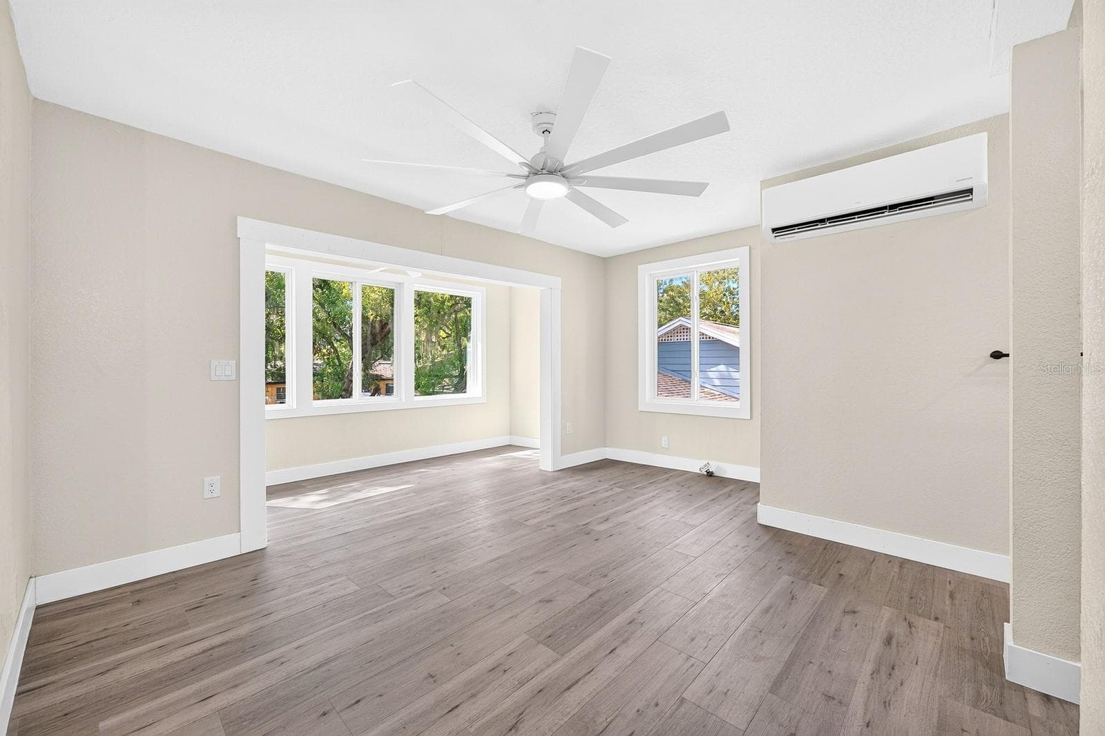 The Guest Residence Living Room - 211 S MAPLE AVE, SANFORD