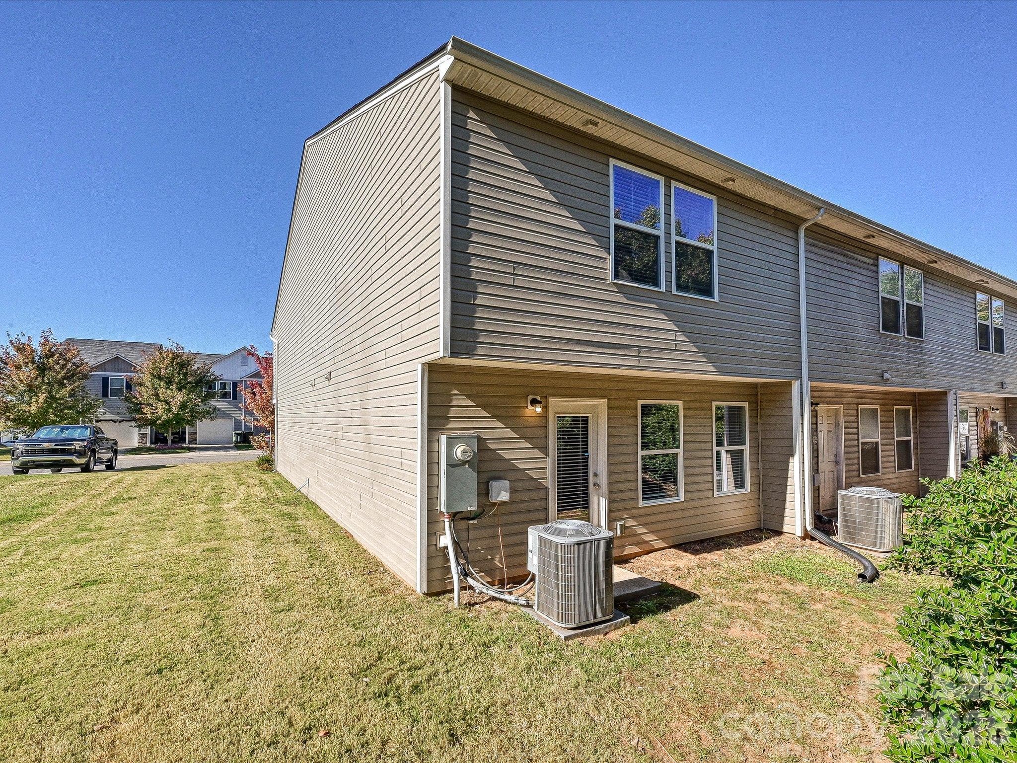 Townhouse at 1470 Cypress Loop, Newton, photo 25 of 26