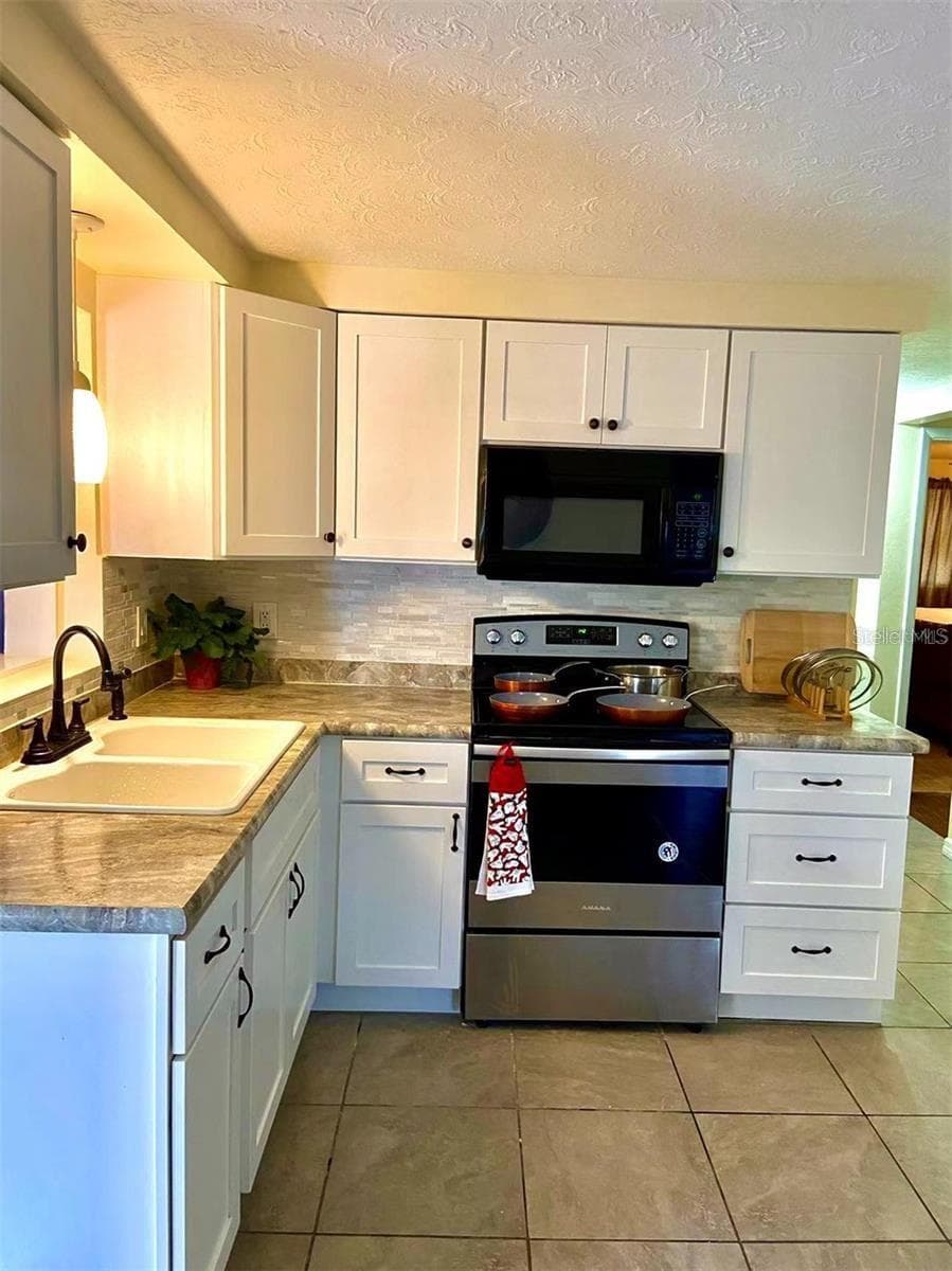 Single Family Residence at 2048 MELODY DR, HOLIDAY, photo 6 of 16