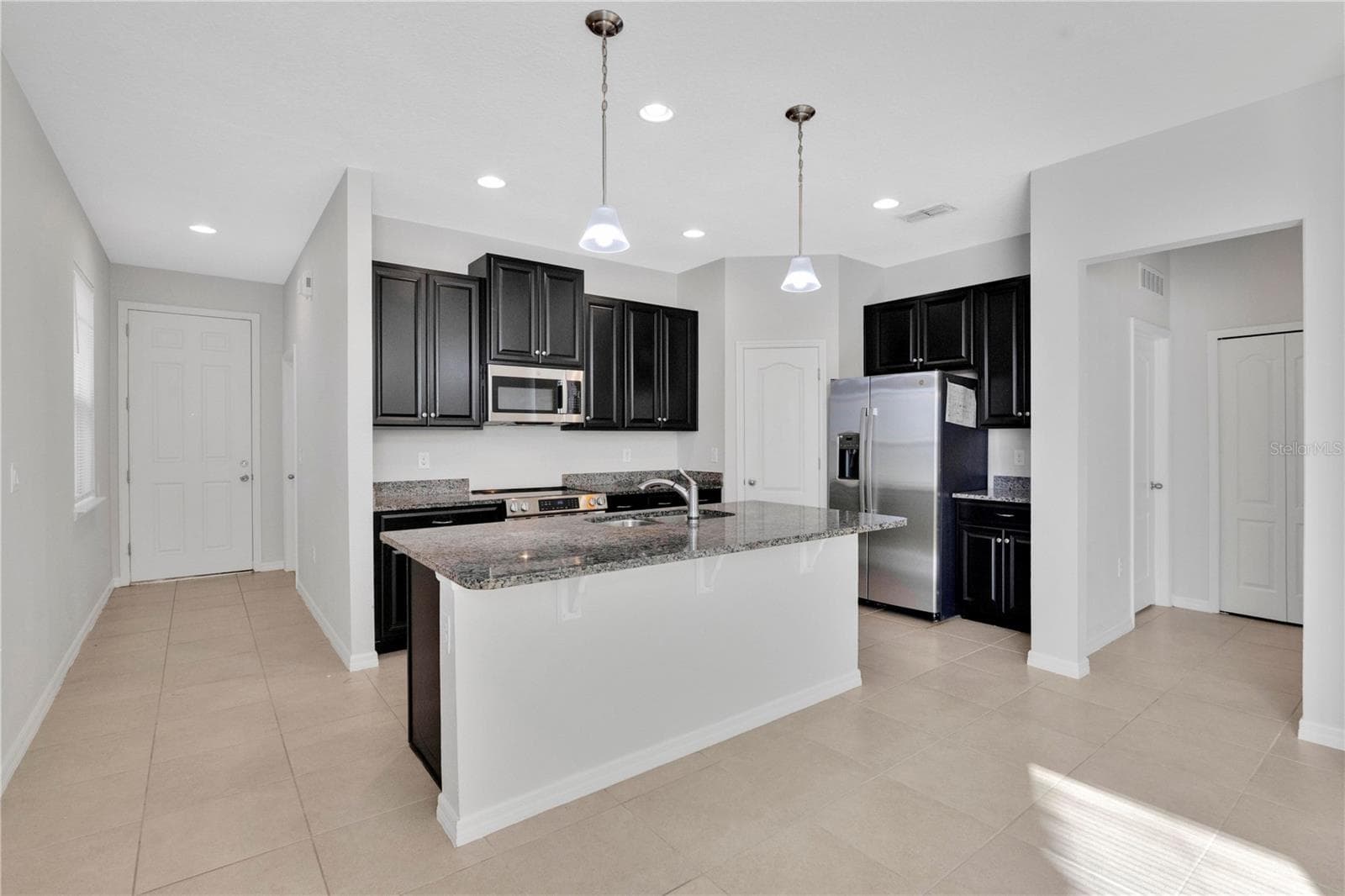 Single Family Residence at 17432 PAINTED LEAF WAY, CLERMONT, photo 3 of 47