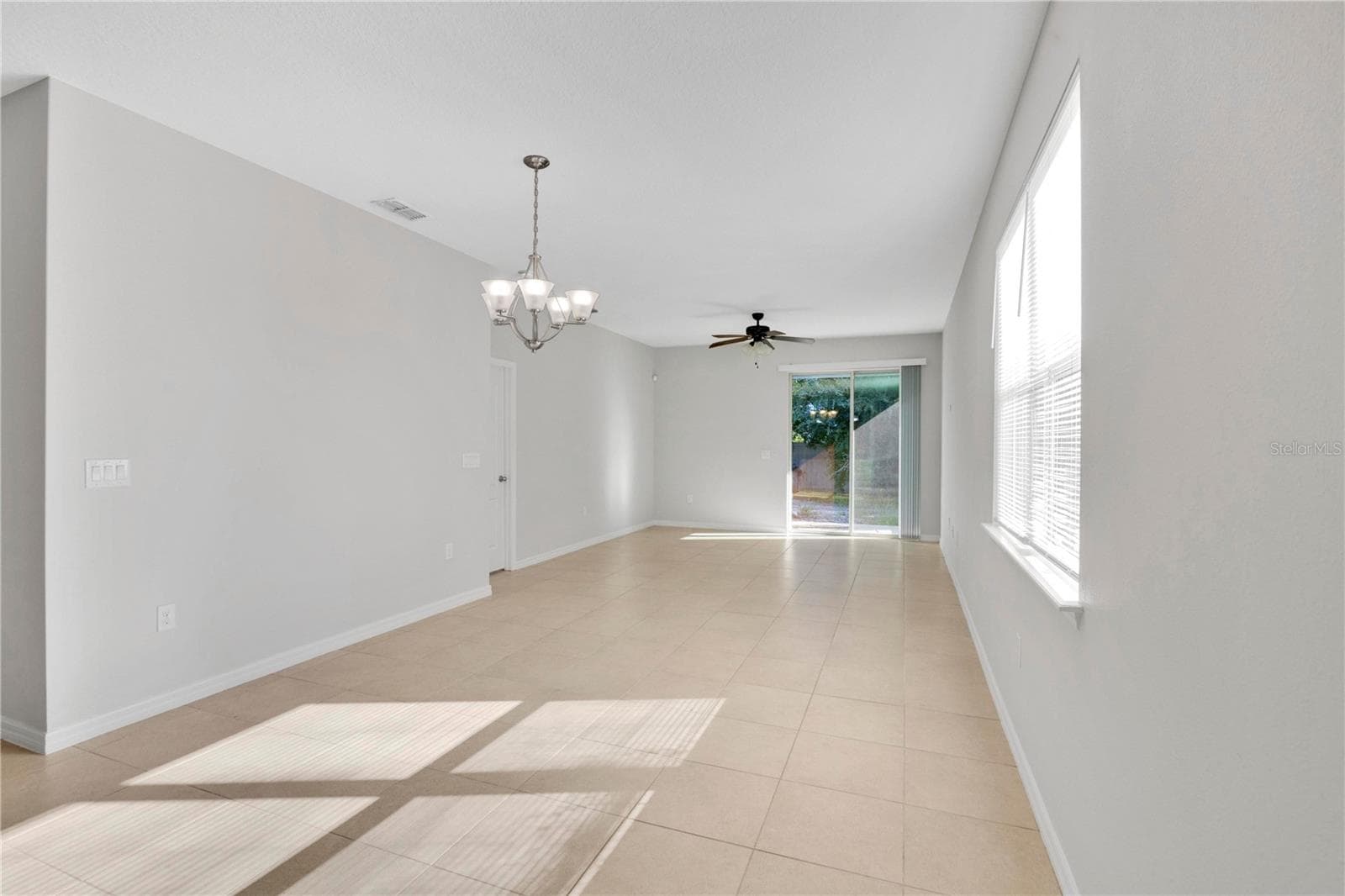 Single Family Residence at 17432 PAINTED LEAF WAY, CLERMONT, photo 9 of 47