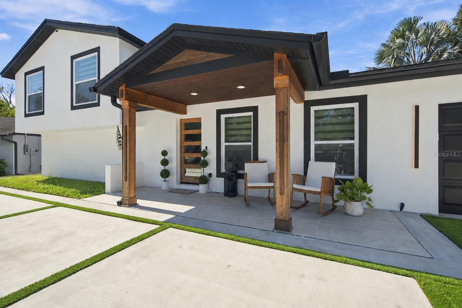 FRONT VIEW - 13824 CHERRY BROOK LN, TAMPA