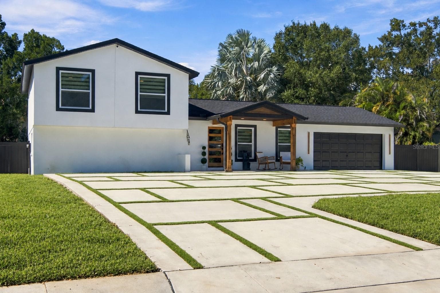FRONT VIEW - 13824 CHERRY BROOK LN, TAMPA