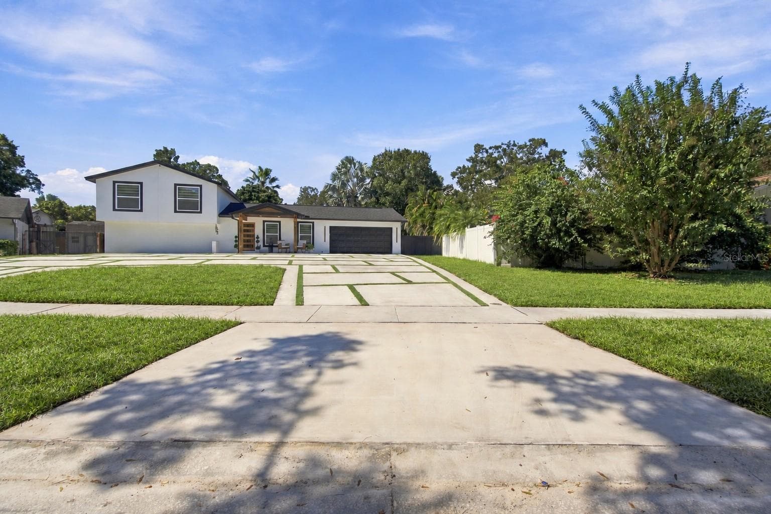 FRONT VIEW - 13824 CHERRY BROOK LN, TAMPA