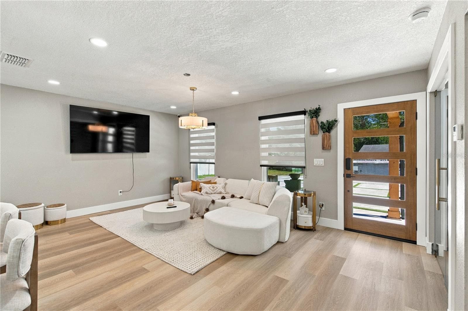 LIVING ROOM - 13824 CHERRY BROOK LN, TAMPA