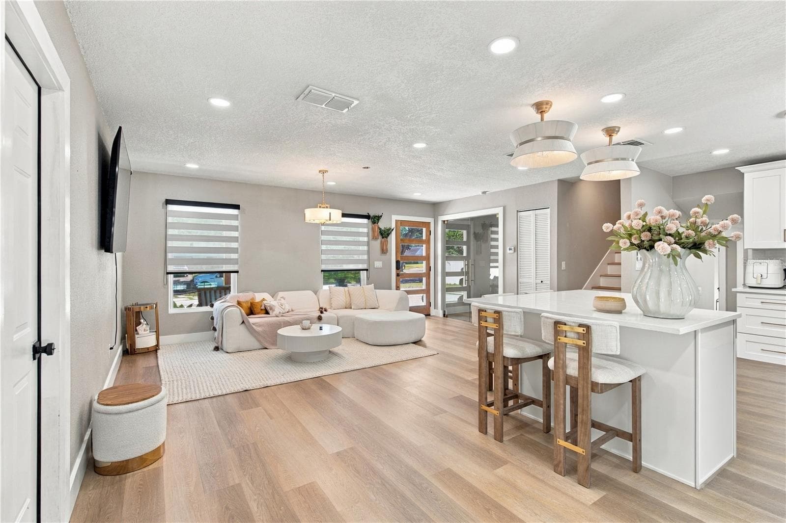 LIVING ROOM & KITCHEN - 13824 CHERRY BROOK LN, TAMPA