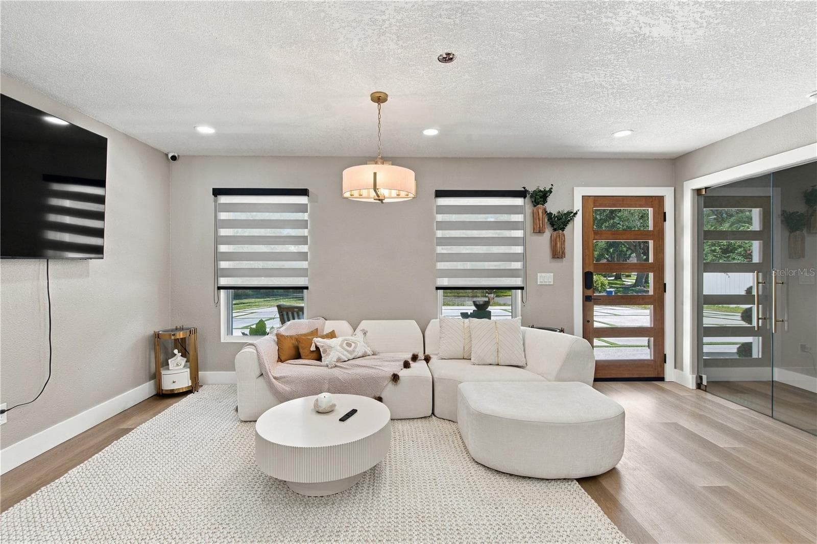 LIVING ROOM - 13824 CHERRY BROOK LN, TAMPA