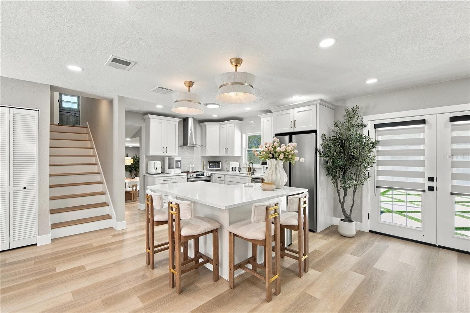 KITCHEN & LIVING ROOM - 13824 CHERRY BROOK LN, TAMPA