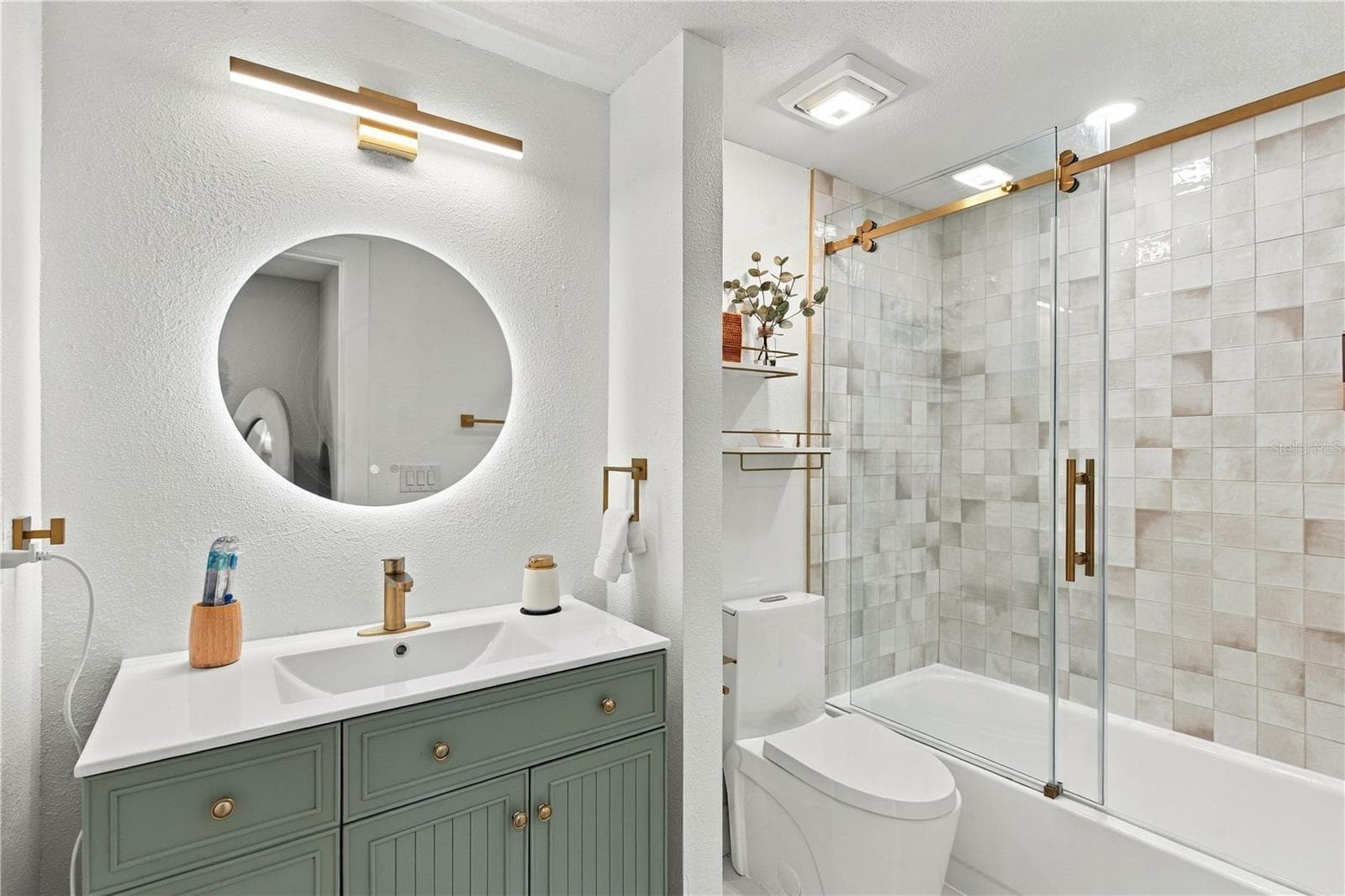 BATHROOM 3 - 13824 CHERRY BROOK LN, TAMPA