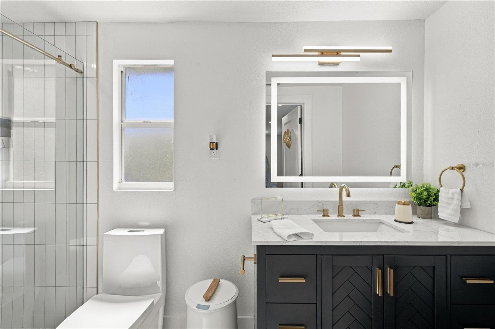 MASTER BATH - 13824 CHERRY BROOK LN, TAMPA