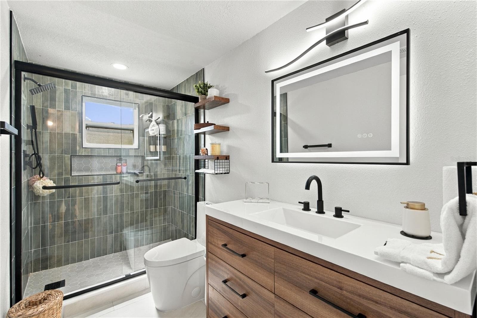 BATHROOM 2 - 13824 CHERRY BROOK LN, TAMPA