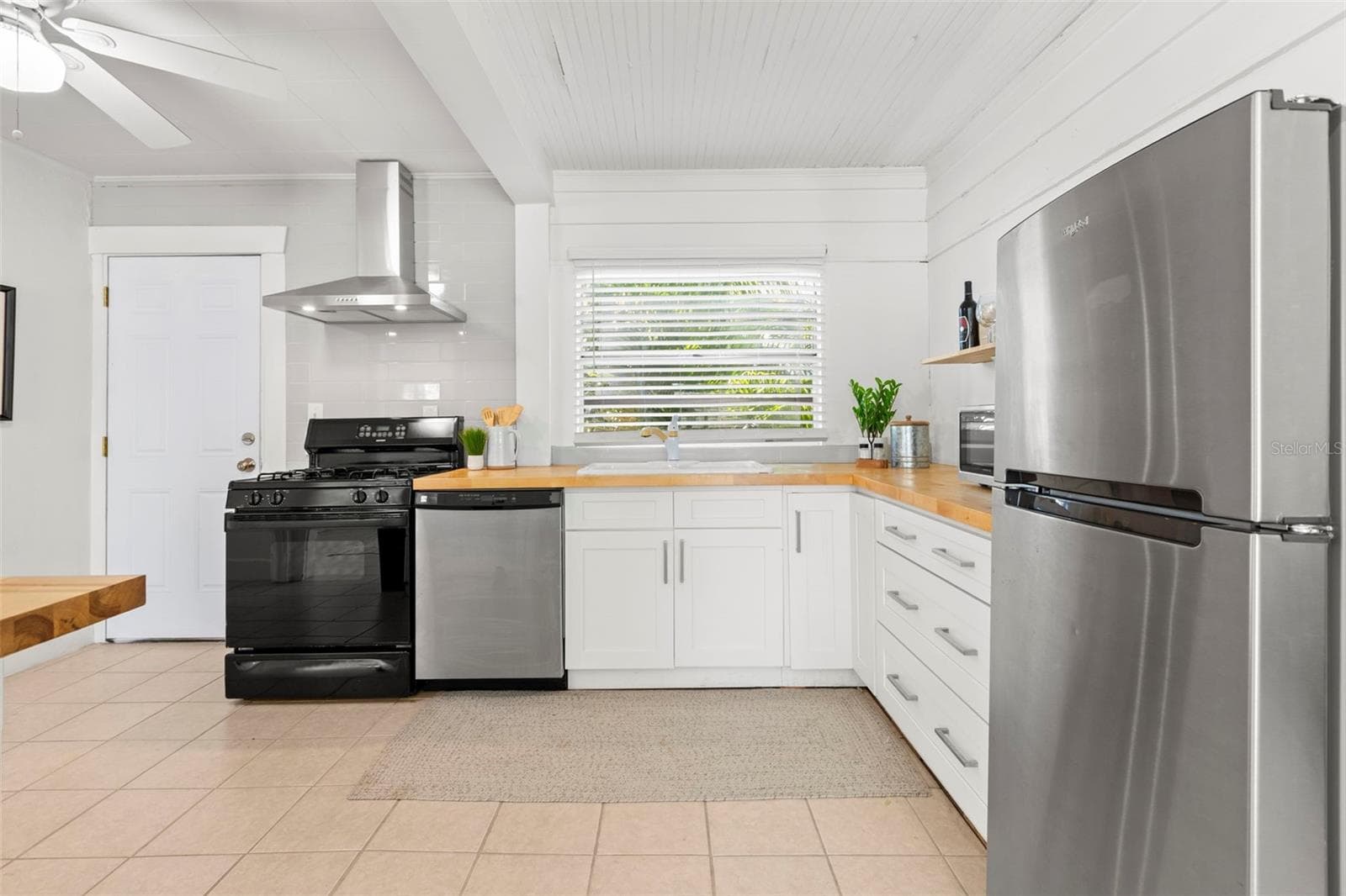 Single Family Residence at 816 15TH AVE NE, ST PETERSBURG, photo 56 of 80