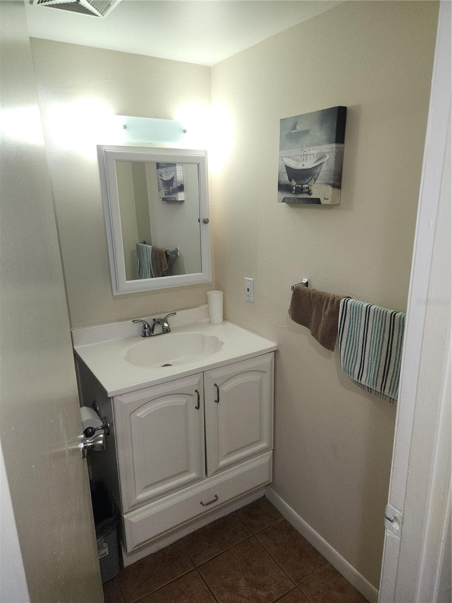 Condominium at 6308 NEWTOWN CIR #B2, TAMPA, photo 25 of 37