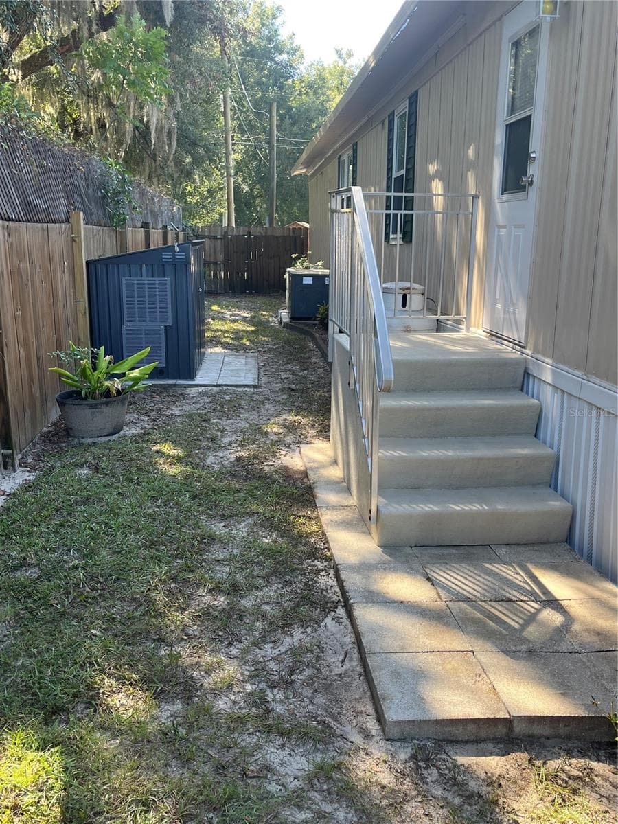Manufactured Home at 10943 SE 131ST PL, OCKLAWAHA, photo 12 of 33