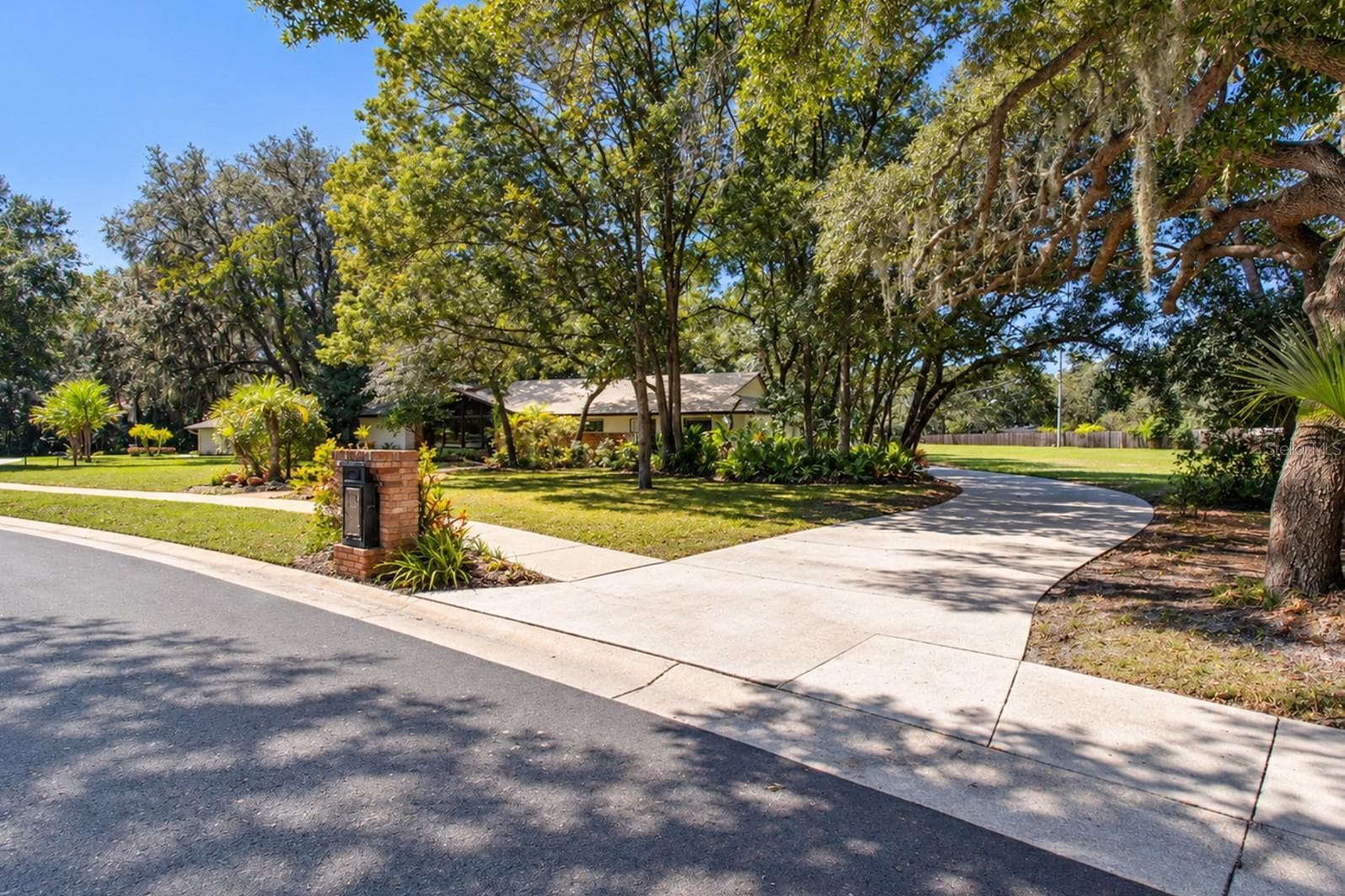 Single Family Residence at 400 BLUE LAKE DR, LONGWOOD, photo 3 of 67