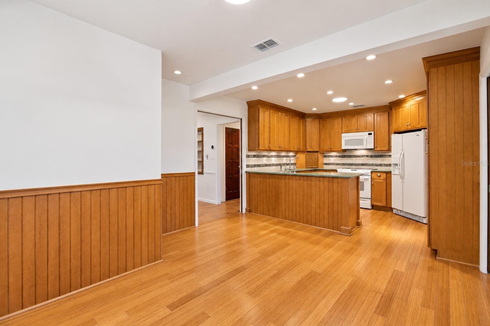 Single Family Residence at 400 BLUE LAKE DR, LONGWOOD, photo 19 of 67