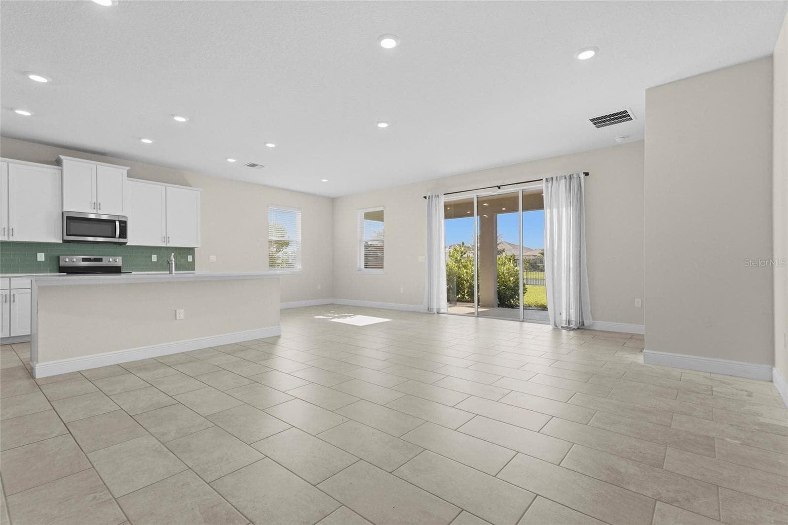 Open concept living area - 18030 TAVERNSIDE TRL, BRADENTON