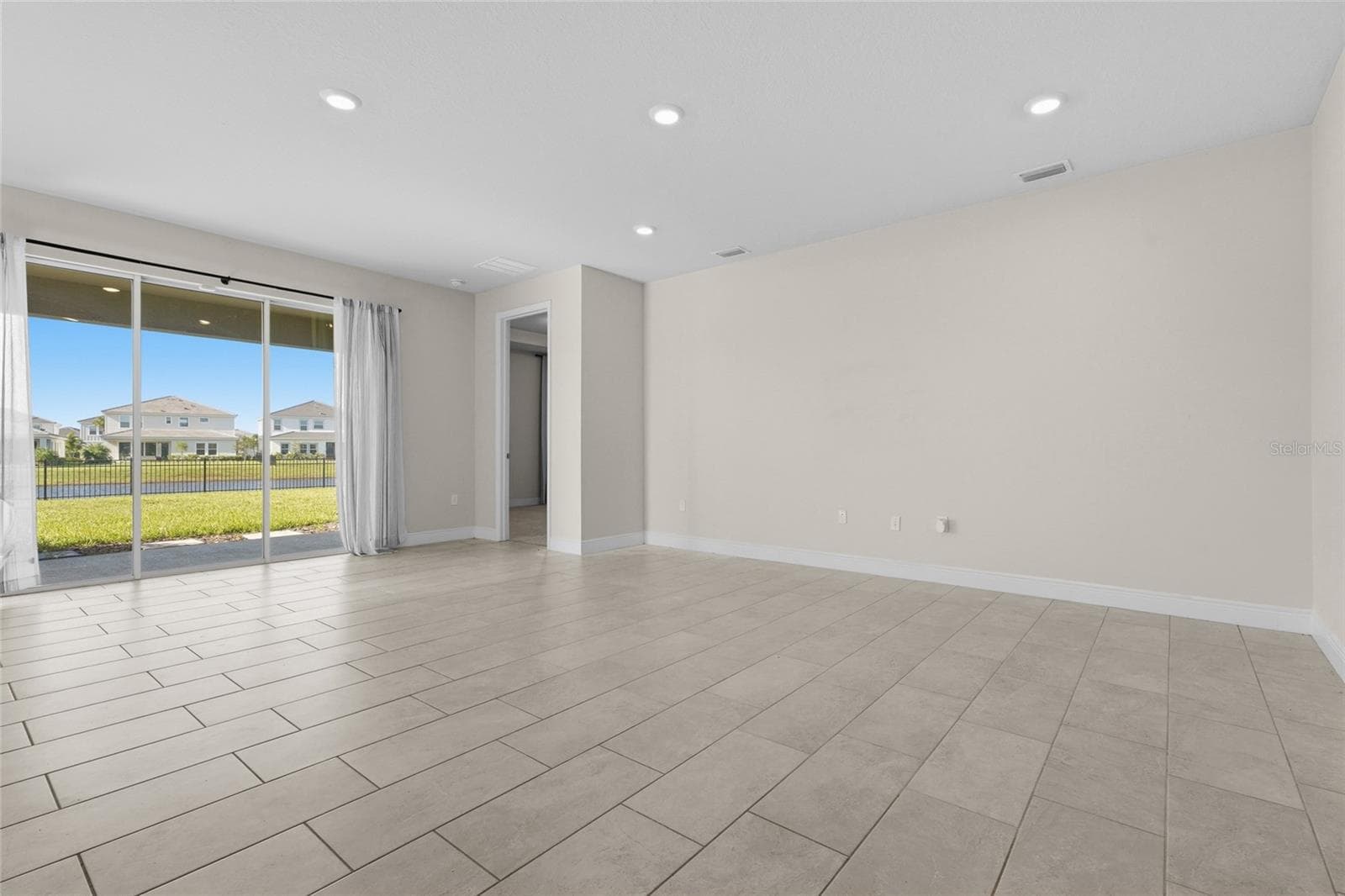 Single Family Residence at 18030 TAVERNSIDE TRL, BRADENTON, photo 5 of 77