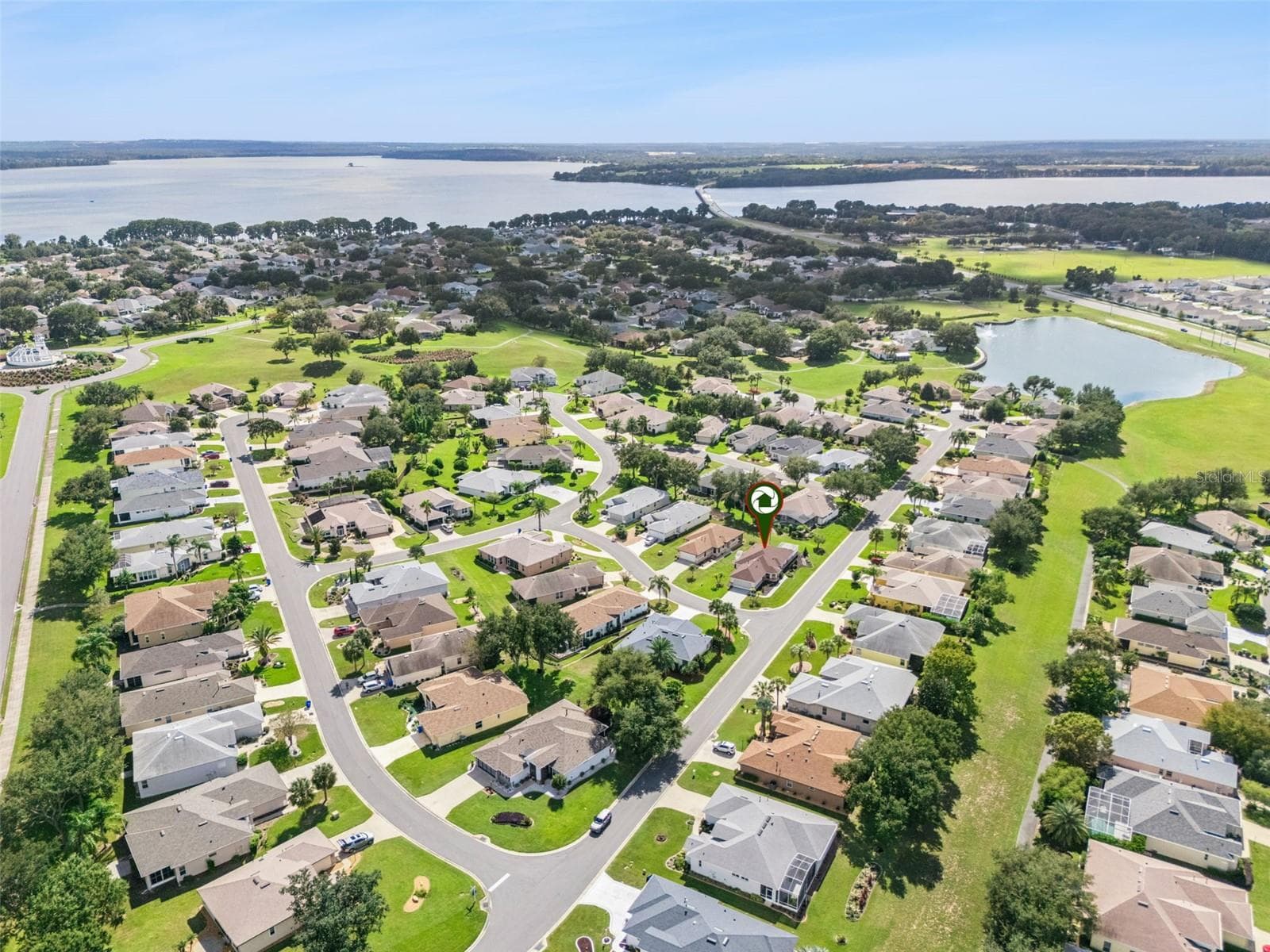 Royal Harbor sits on Little Lake Harris, part of the Harris Chain of Lakes. - 4900 CANOE CT, TAVARES