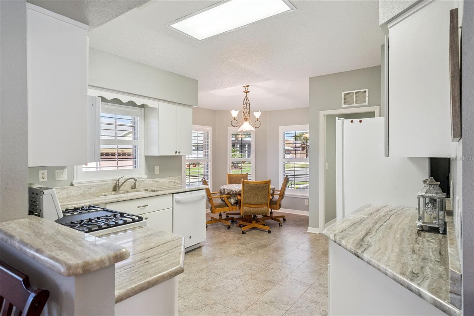 Kitchen opens to a bright eat-in nook. - 4900 CANOE CT, TAVARES