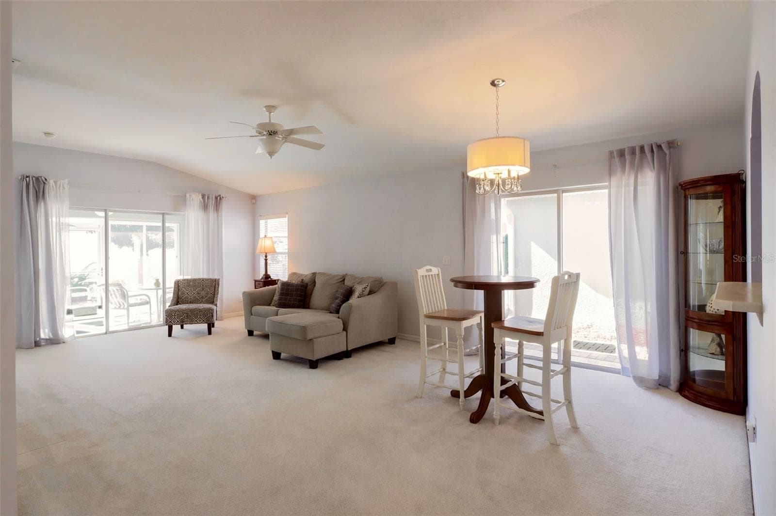 Open concept floor plan that is ideal for entertaining - 3437 GRENVILLE DR, WINTER HAVEN