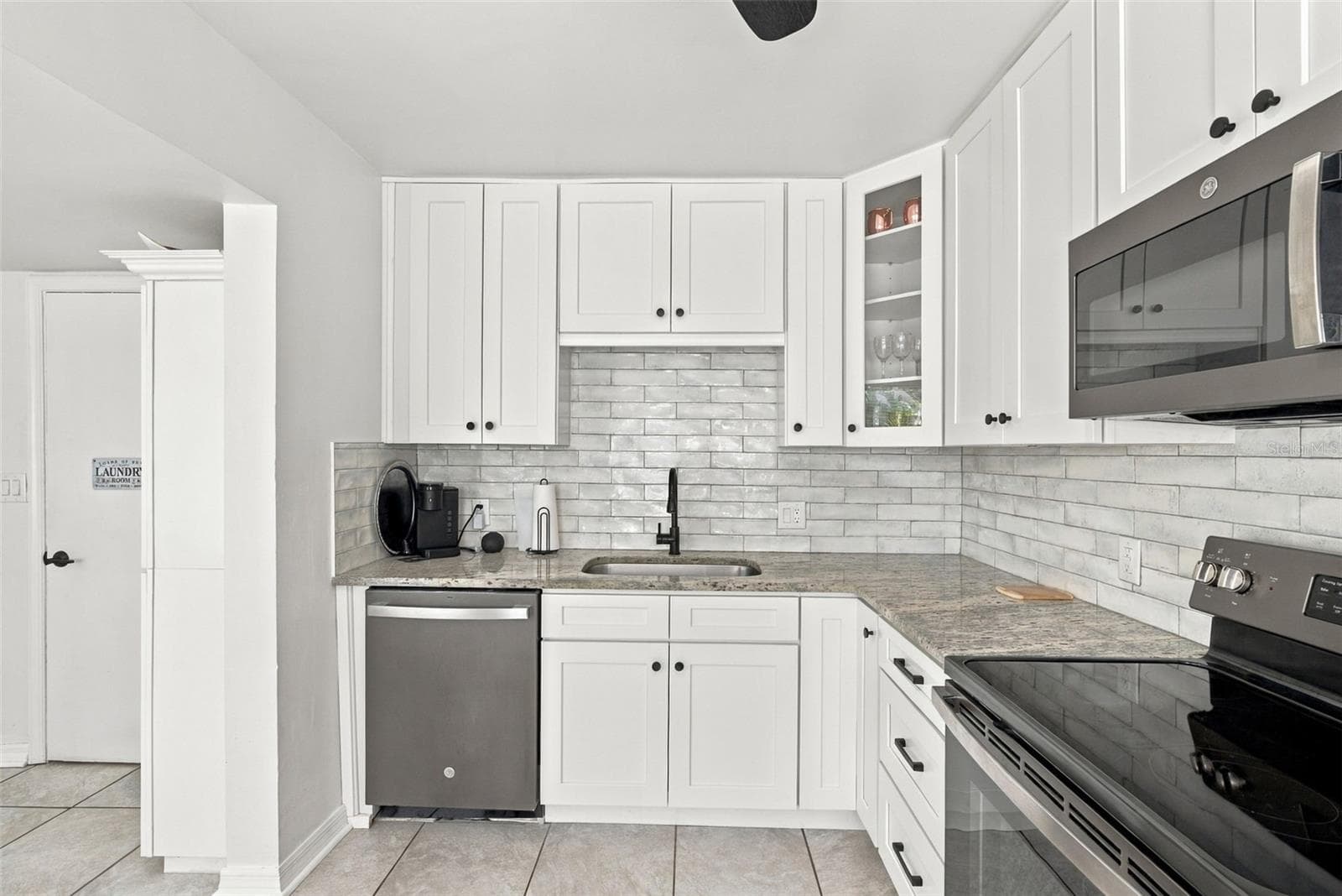 Single Family Residence at 3104 MELTON ST N, ST PETERSBURG, photo 4 of 42
