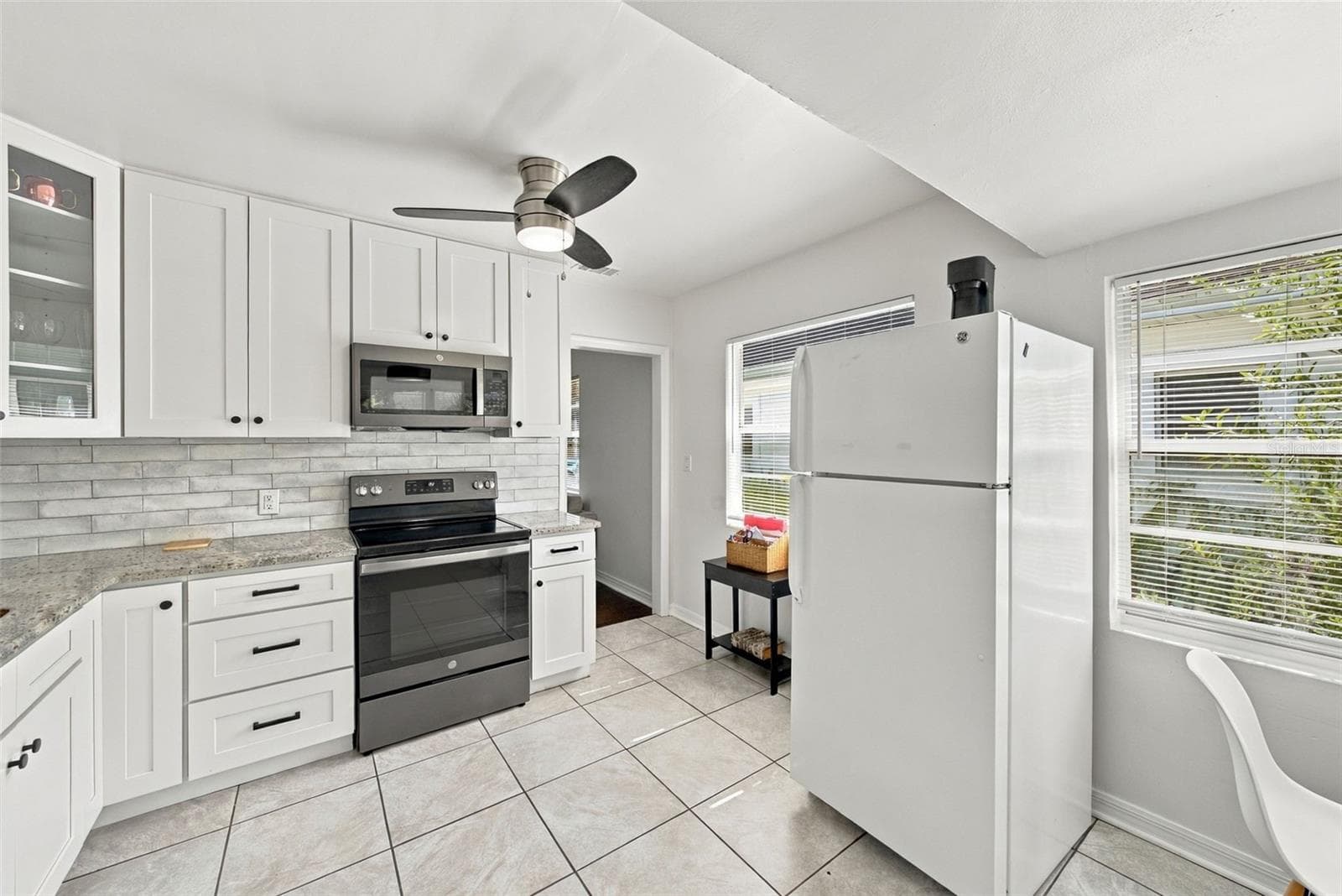 Single Family Residence at 3104 MELTON ST N, ST PETERSBURG, photo 6 of 42