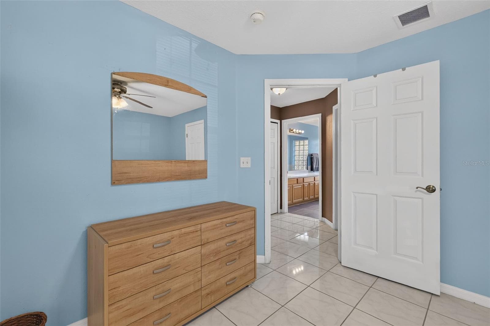 Guest bedroom 2 with Jack and Jill closet to guest bedroom 1 - 4460 MARSH HARBOR DR, TAVARES