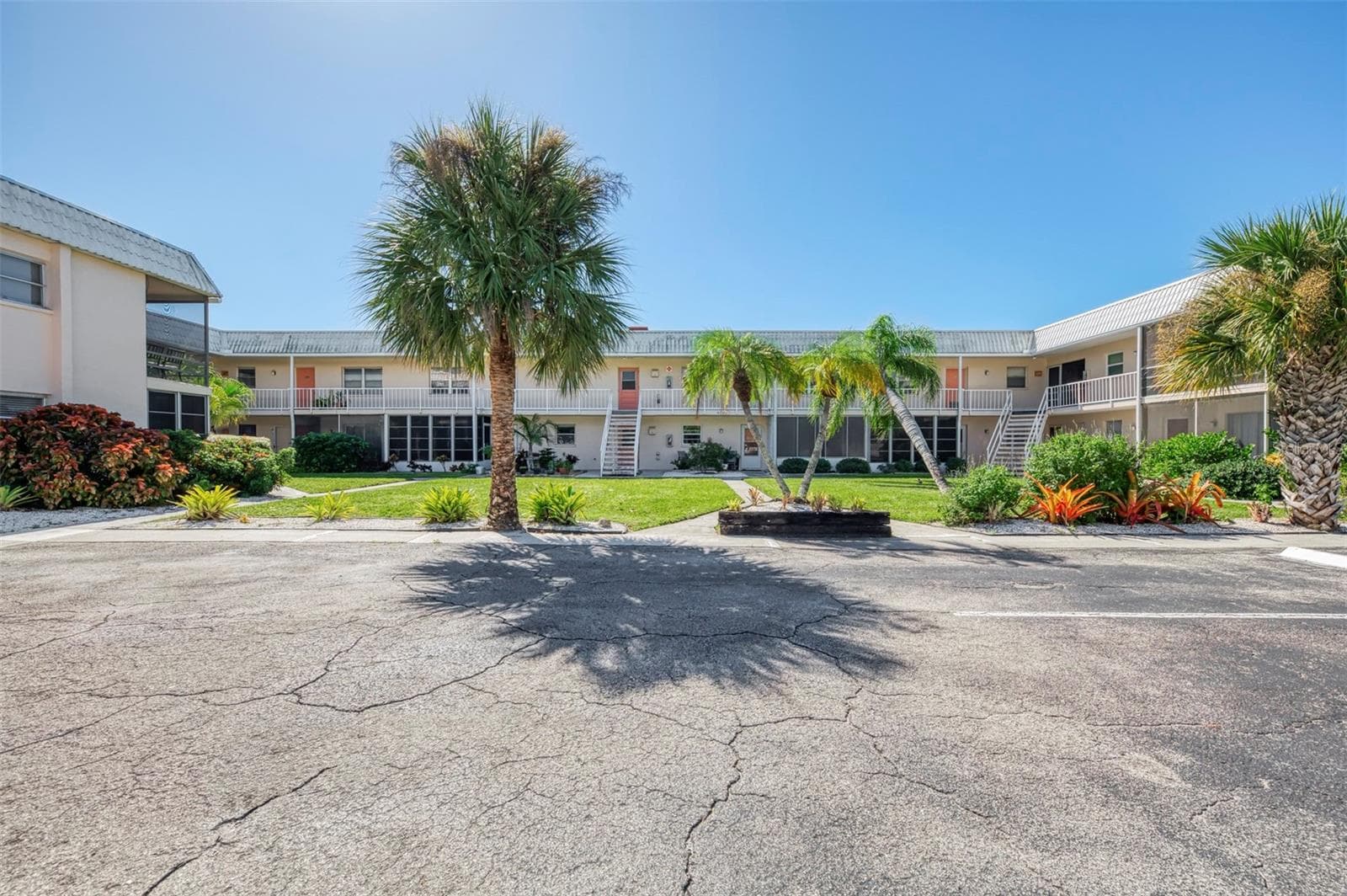Condominium at 460 BASE AVE E #124, VENICE, photo 4 of 36