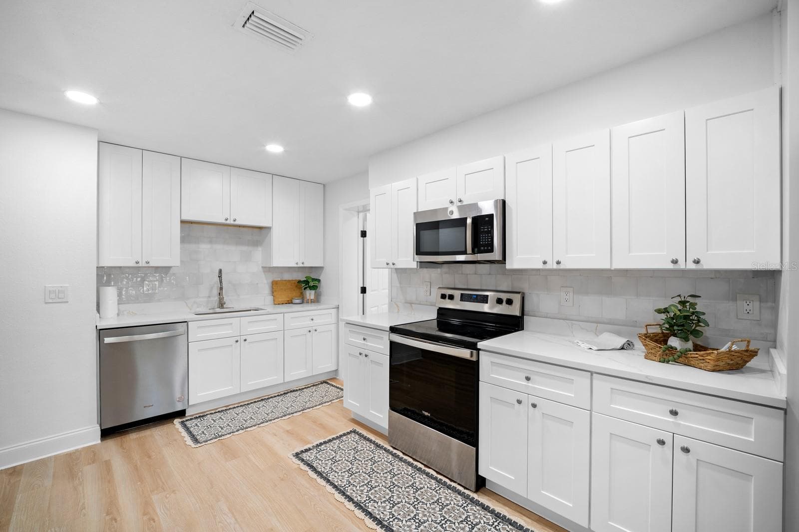 Single Family Residence at 10002 TAKOMAH TRL, TAMPA, photo 8 of 29