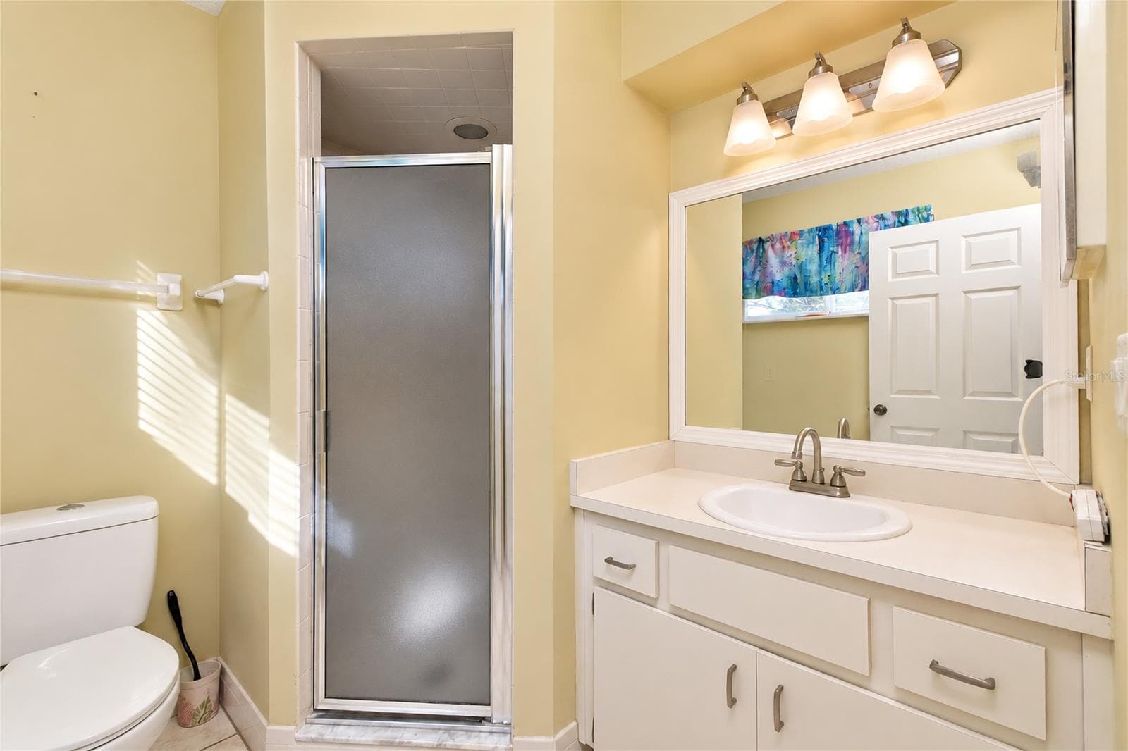 Private bathroom off Bedroom 1 - 8169 SW 108TH LANE RD, OCALA