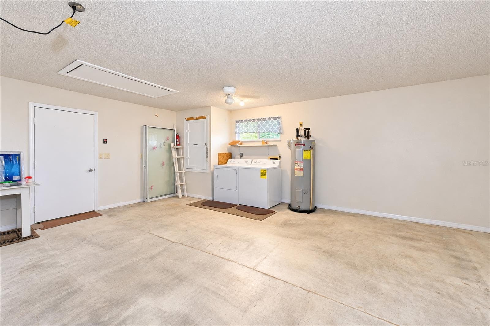 Complete with All appliances, even washer & dryer - 8169 SW 108TH LANE RD, OCALA