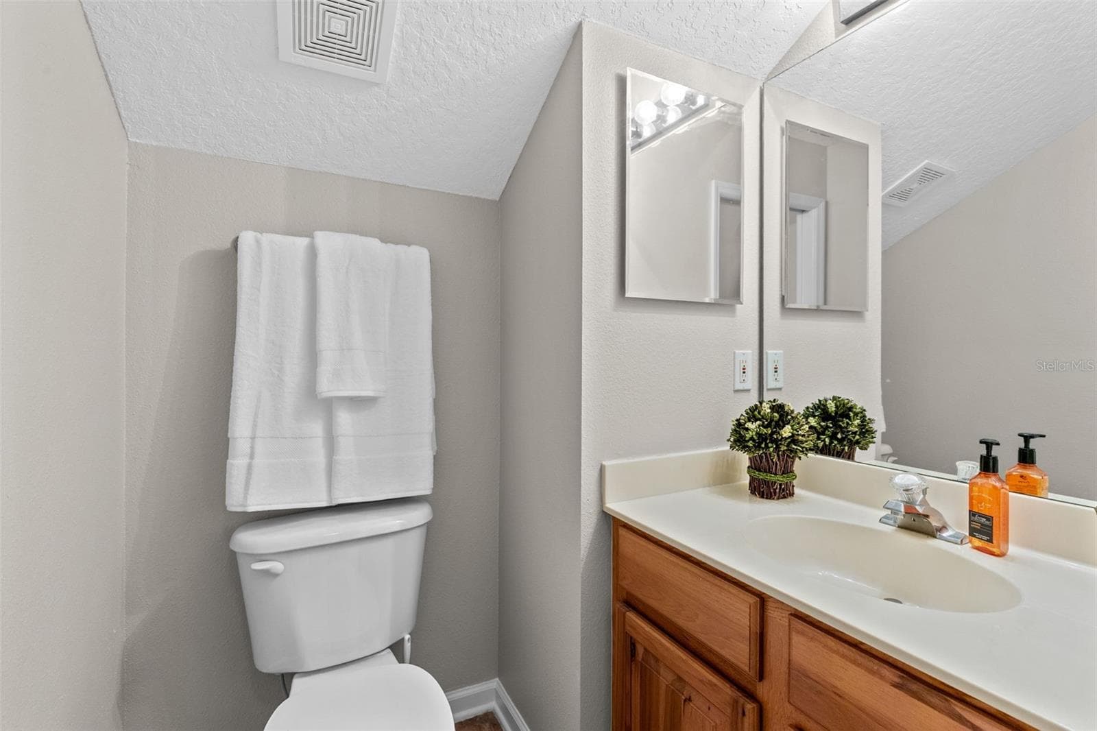 Half Bath off Bonus Room - 410 VIA TUSCANY LOOP, LAKE MARY