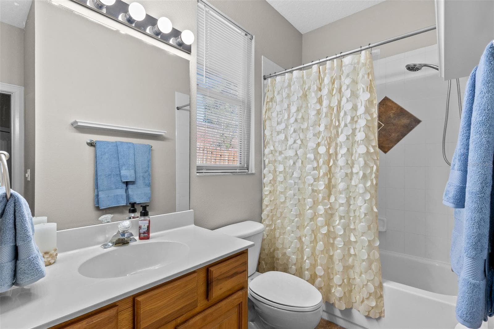 Guest Bathroom - 410 VIA TUSCANY LOOP, LAKE MARY