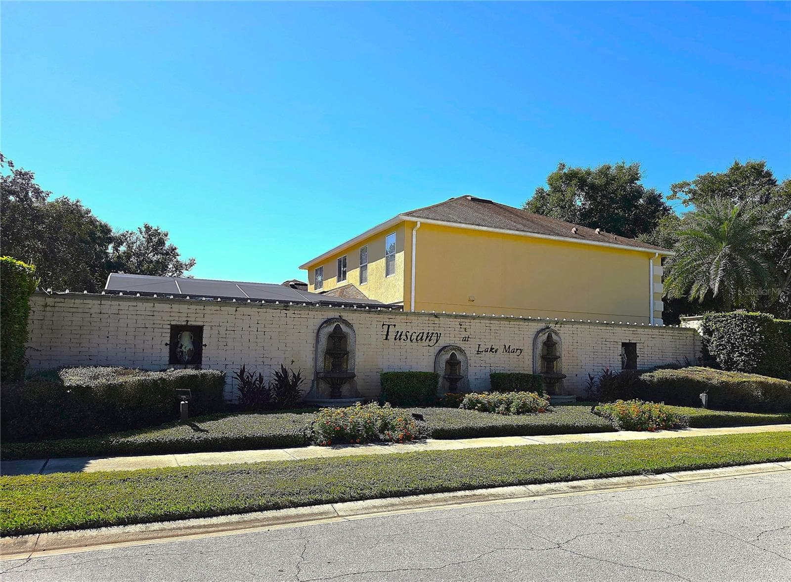 Community Entry - 410 VIA TUSCANY LOOP, LAKE MARY