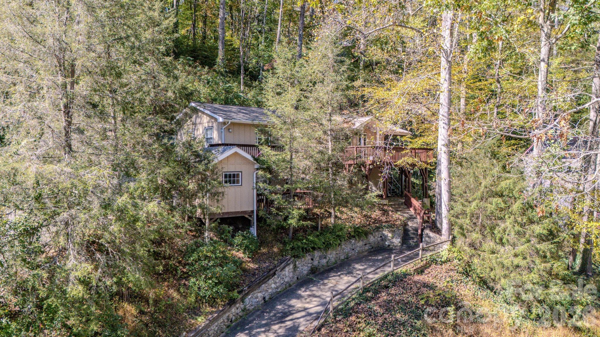 Single Family Residence at 8 Riverbend Drive, Asheville, photo 4 of 44