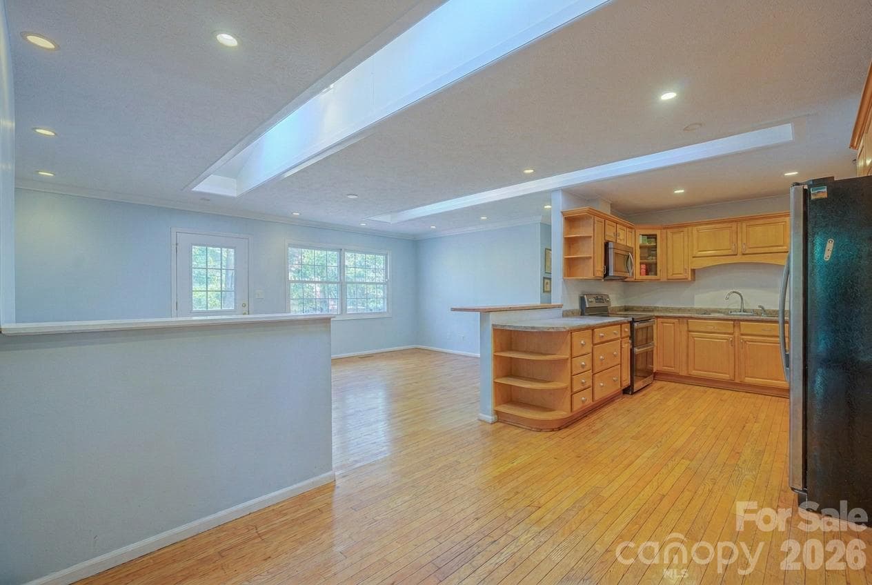 Single Family Residence at 8 Riverbend Drive, Asheville, photo 8 of 44