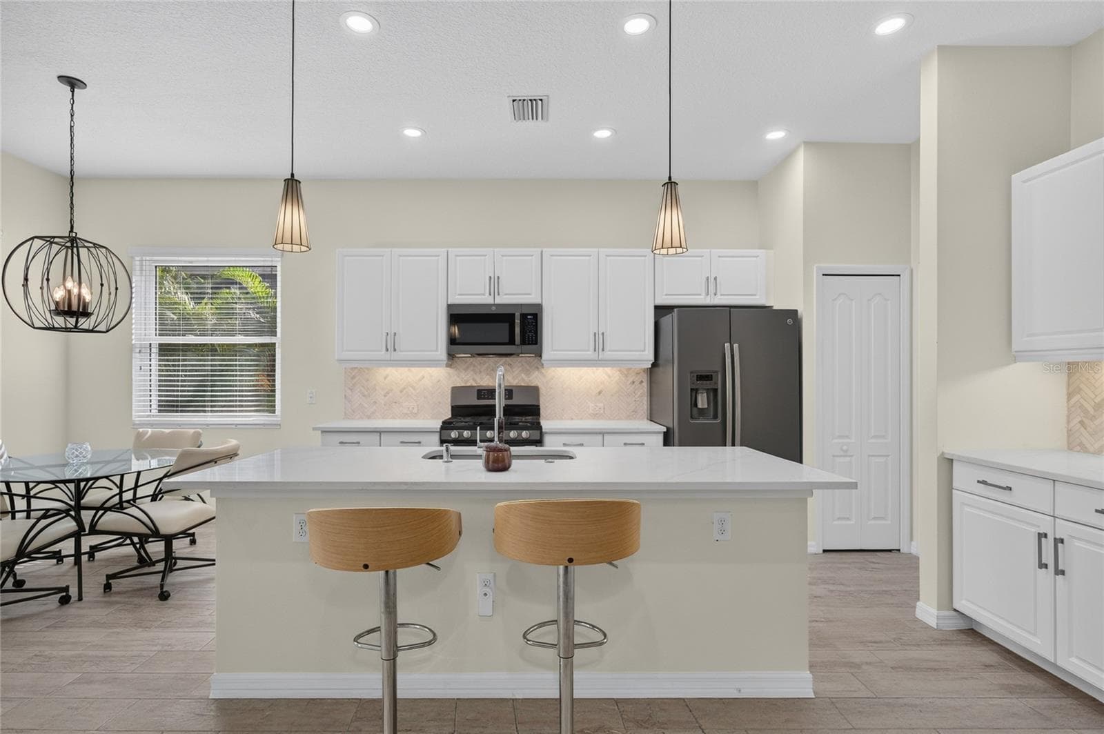 Single Family Residence at 3803 WOODCLIFF LAKE TER, SARASOTA, photo 11 of 45