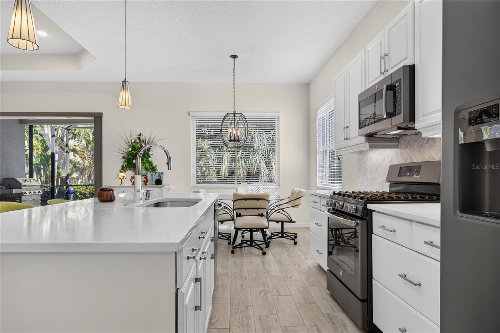 Single Family Residence at 3803 WOODCLIFF LAKE TER, SARASOTA, photo 14 of 45