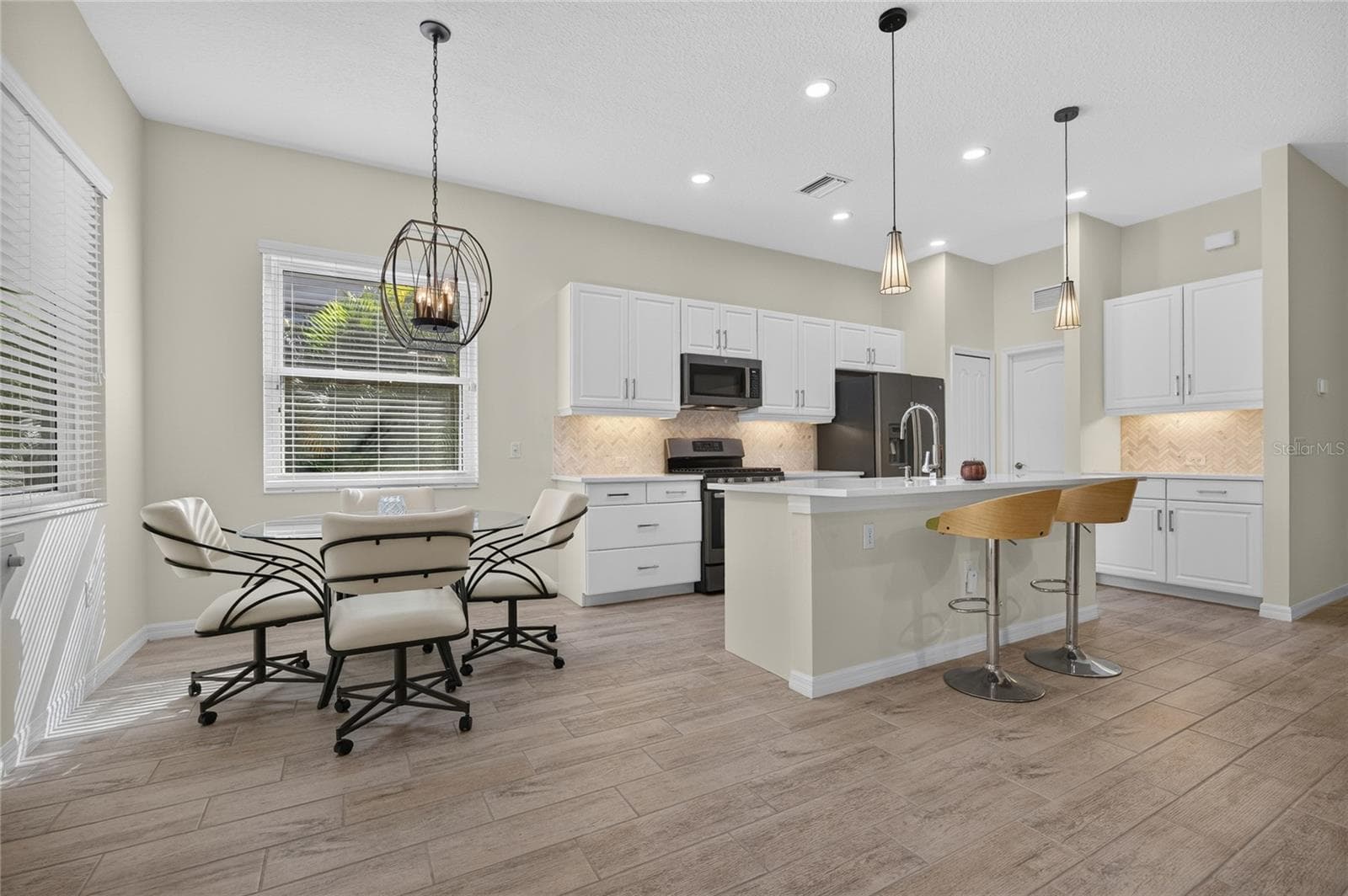 Single Family Residence at 3803 WOODCLIFF LAKE TER, SARASOTA, photo 17 of 45
