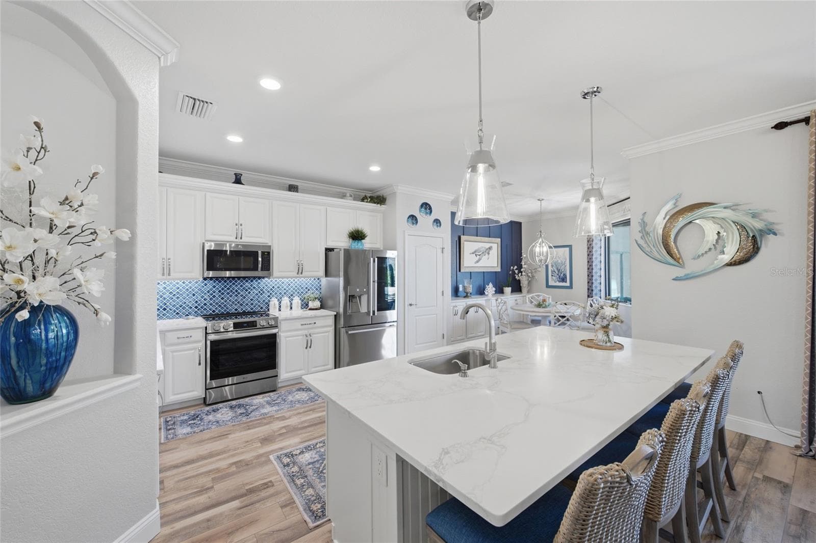 Kitchen with Quartz Countertops - 6726 ROOKERY LAKE DR, BRADENTON