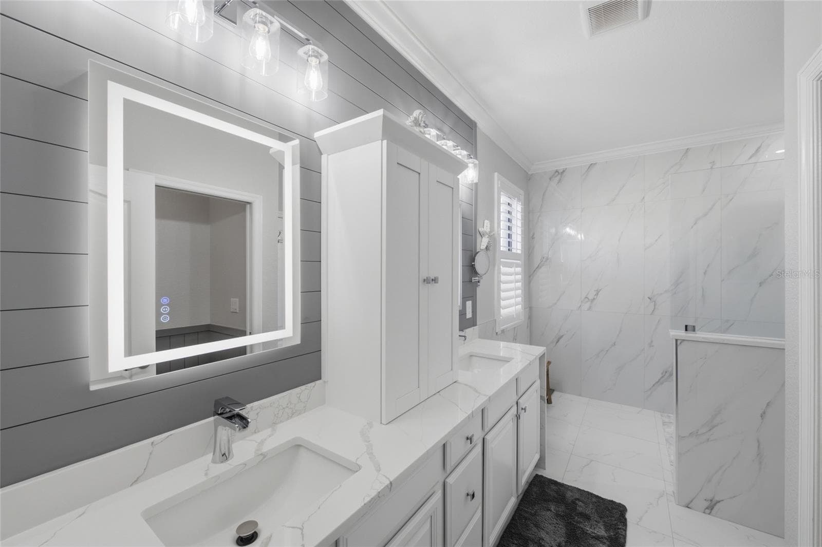 Primary Bathroom with Dual Vanity Sinks - 6726 ROOKERY LAKE DR, BRADENTON