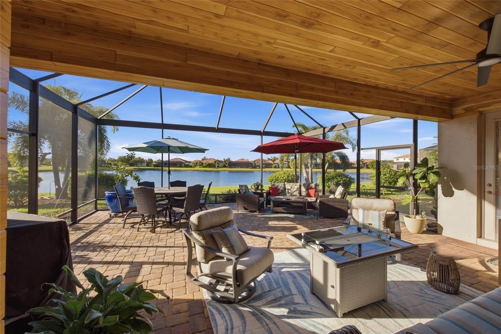 Lanai with Teak Wood Awning - 6726 ROOKERY LAKE DR, BRADENTON