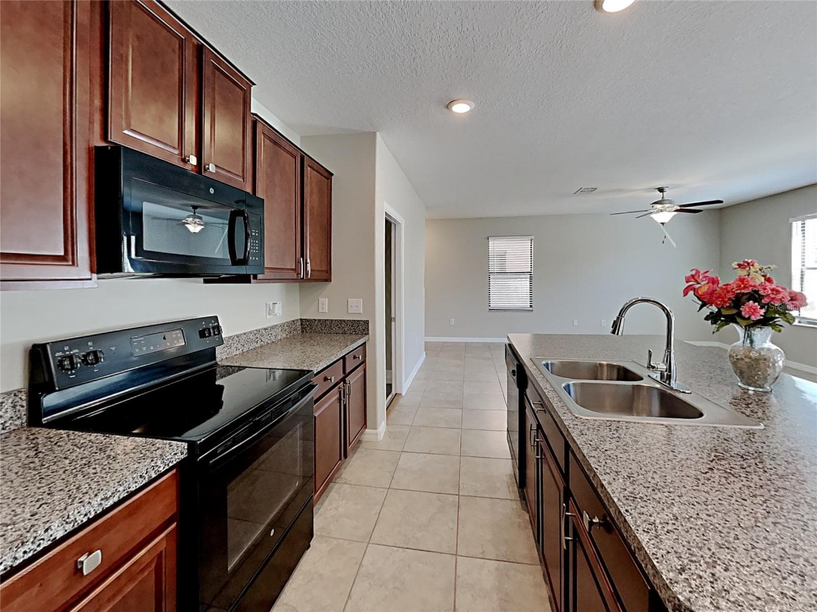Single Family Residence at 14612 CRESCENT ROCK DR, WIMAUMA, photo 5 of 20