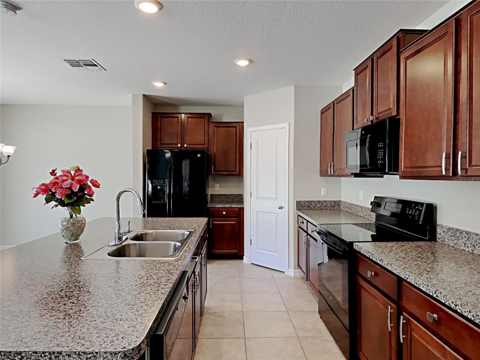 Single Family Residence at 14612 CRESCENT ROCK DR, WIMAUMA, photo 6 of 20