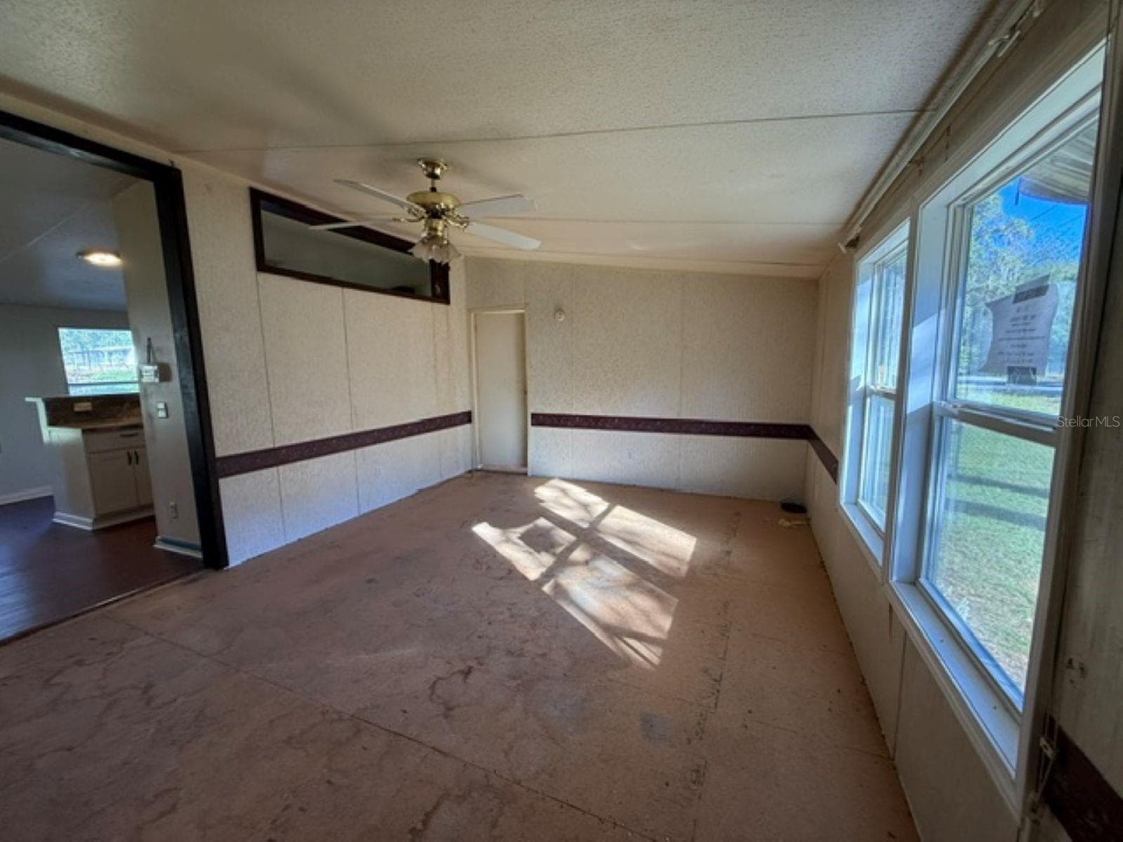 Living Room - 16510 NE 30TH CT, CITRA