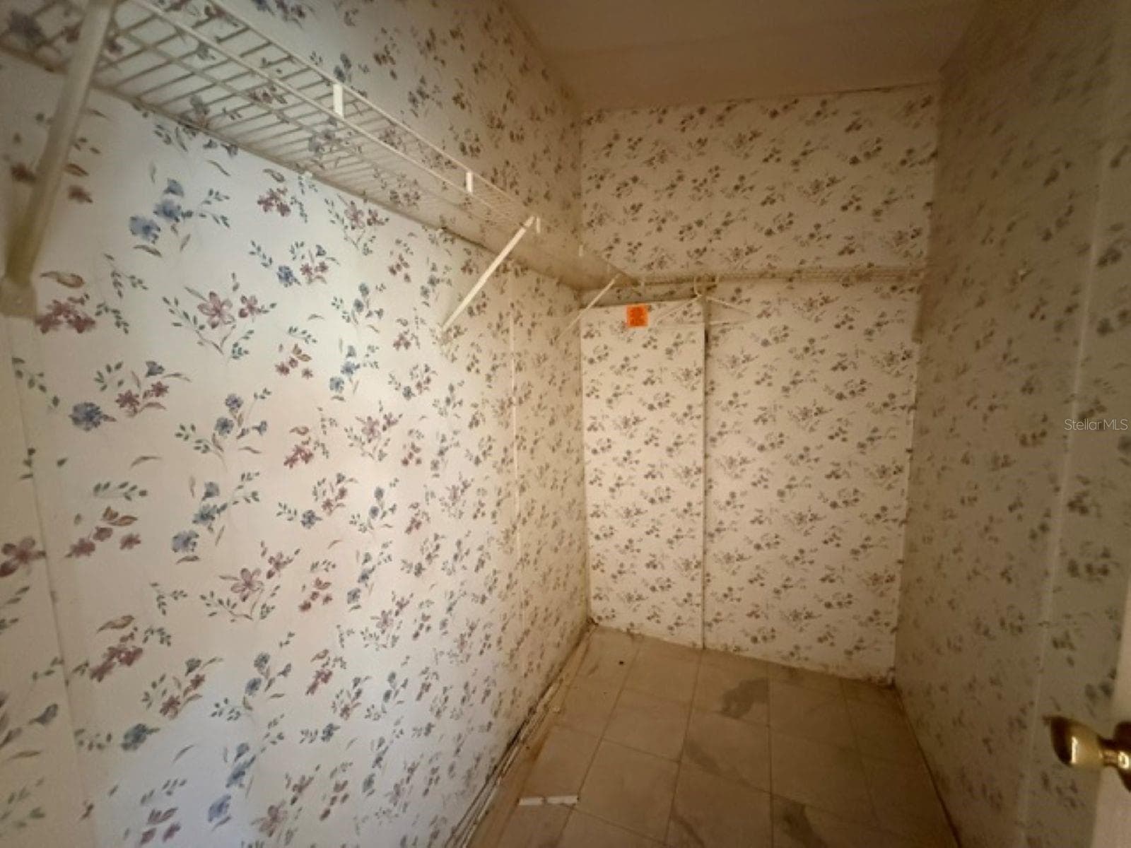Walk-in-Closet in Primary Bedroom - 16510 NE 30TH CT, CITRA