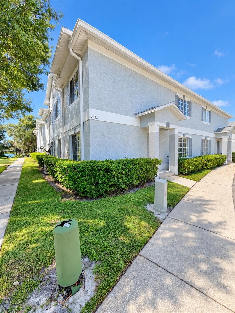 Exterior - Side View - 7338 E BANK DR, TAMPA
